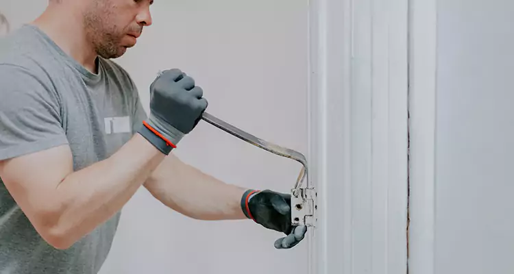 Cracked Door Jamb Repair in Jasmine Estates, FL